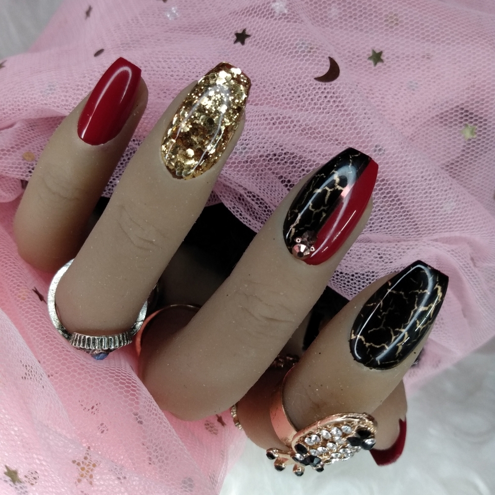 Press on nails (short coffin)